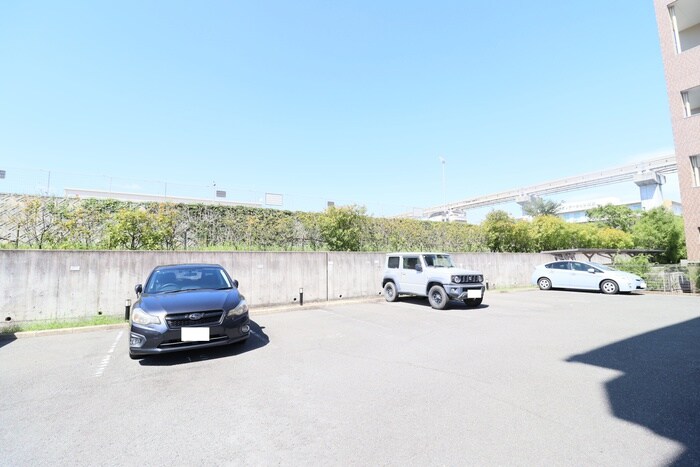 物件外観写真5　(駐車場)