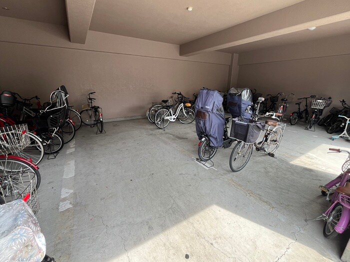 物件外観写真3　(駐輪場)