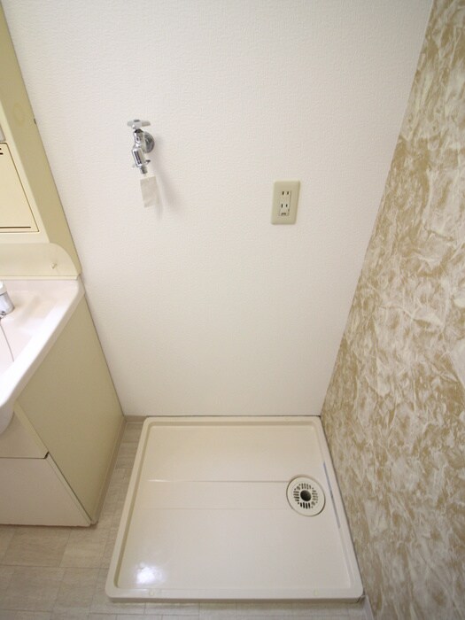 物件内観写真13　(洗濯機置場)