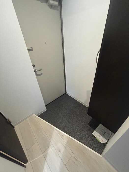 物件内観写真16　(玄関)