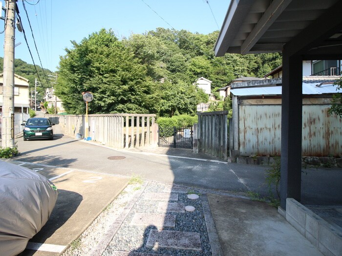 物件外観写真3　(エントランス部分)