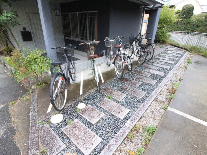 物件外観写真4　(駐輪場)