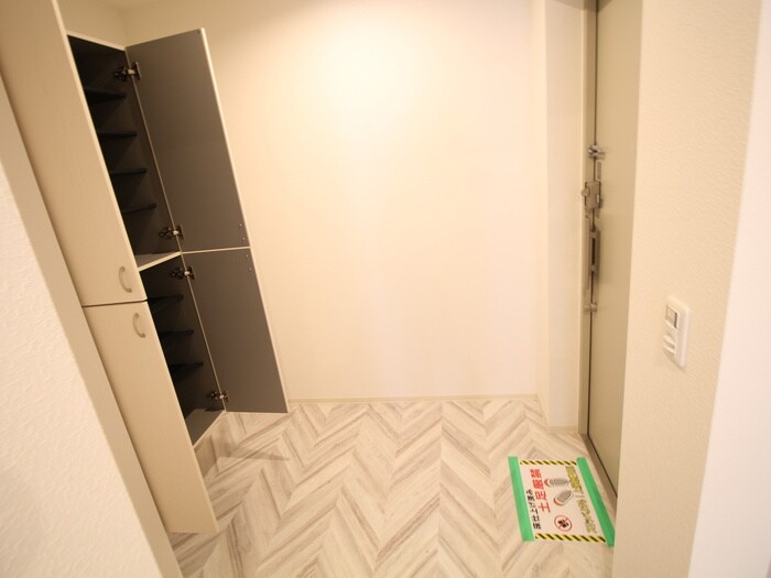 物件内観写真7　(玄関)