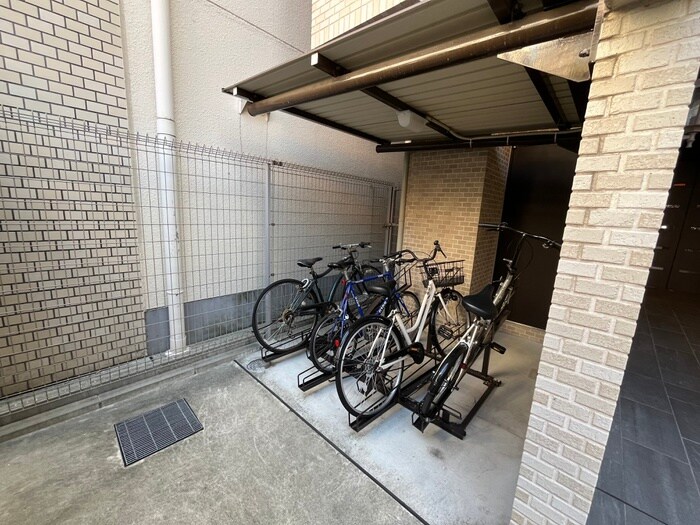 物件外観写真3　(駐輪場)