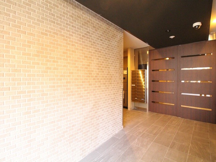 物件外観写真4　(エントランス部分)