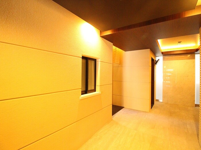 物件外観写真5　(エントランス部分)