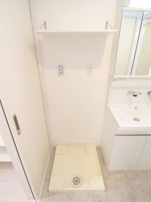 物件内観写真13　(洗濯機置場)