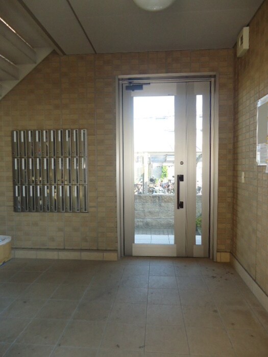 物件外観写真4　(エントランス部分)