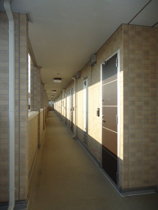 物件外観写真5　(エントランス部分)