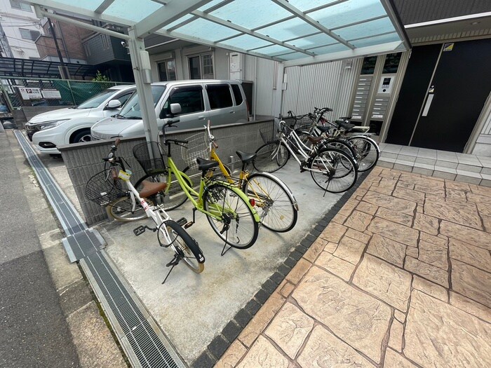 物件外観写真2　(駐輪場)