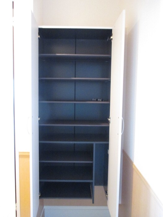 物件内観写真10　(靴箱)