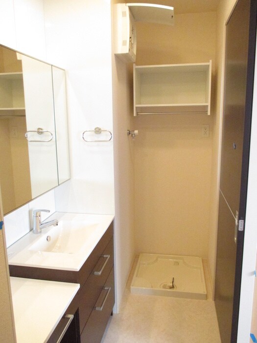 物件内観写真15　(洗濯機置場)