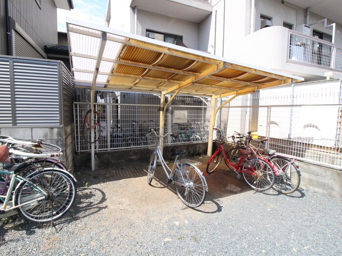 物件外観写真2　(駐輪場)