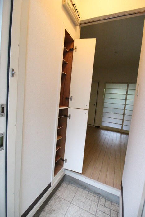 物件内観写真6　(玄関)