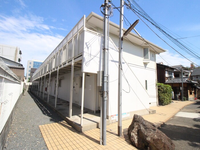 物件外観写真4　(エントランス部分)