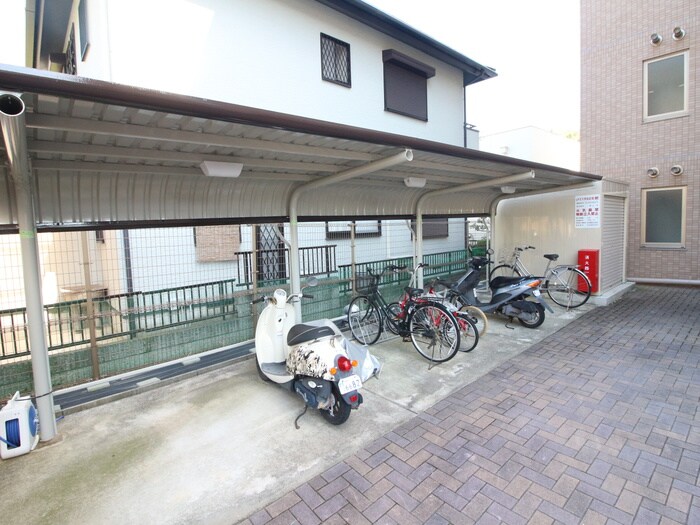 物件外観写真3　(駐輪場)