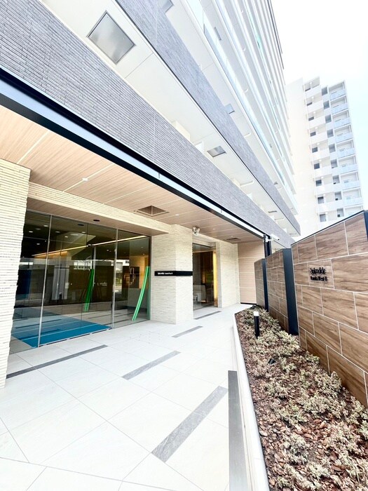 物件外観写真2　(エントランス部分)