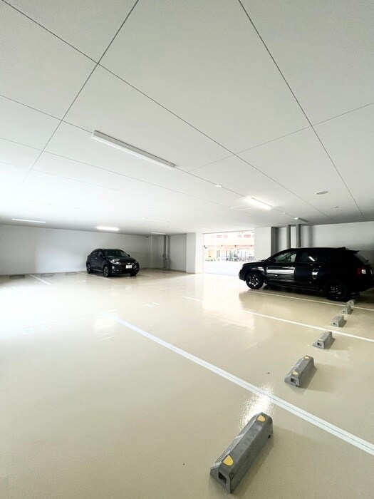 物件外観写真5　(駐車場)