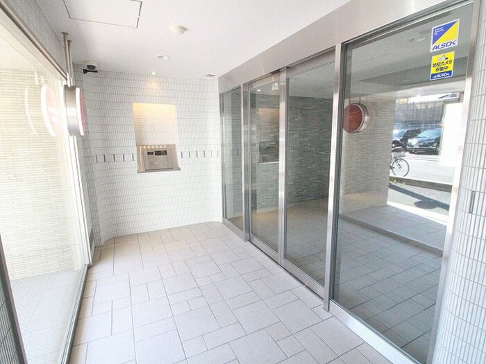 物件外観写真2　(エントランス部分)