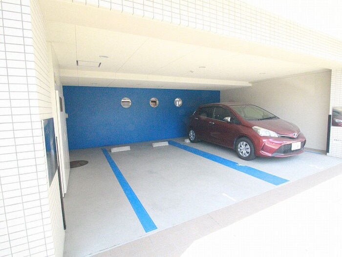 物件外観写真4　(駐車場)