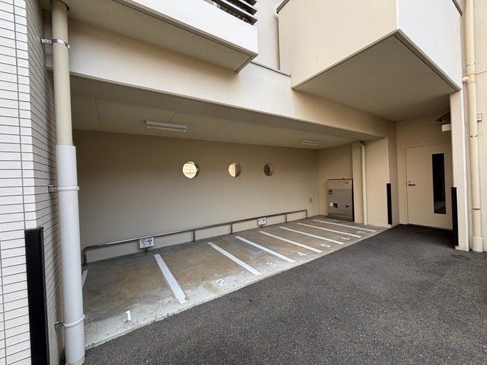 物件外観写真5　(バイク置き場)