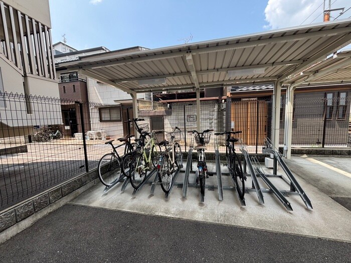 物件外観写真6　(駐輪場)