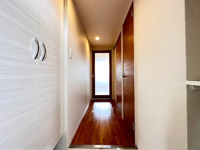 物件内観写真17　(玄関)