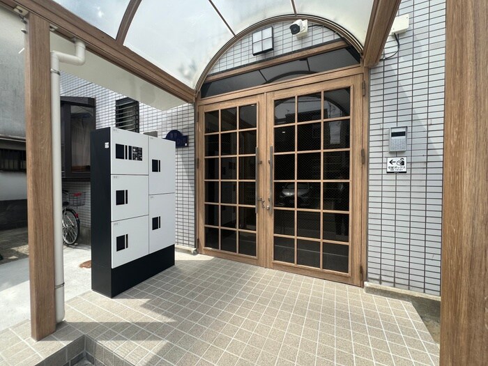 物件外観写真3　(エントランス部分)