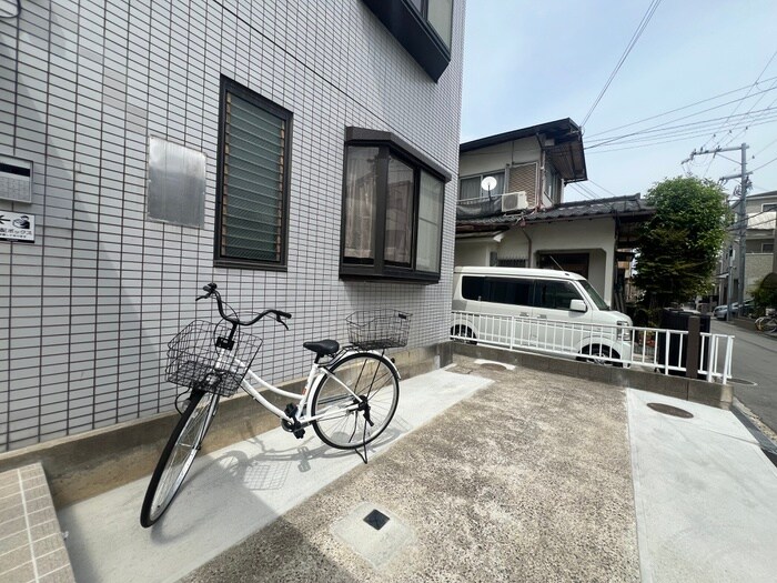 物件外観写真4　(駐輪場)