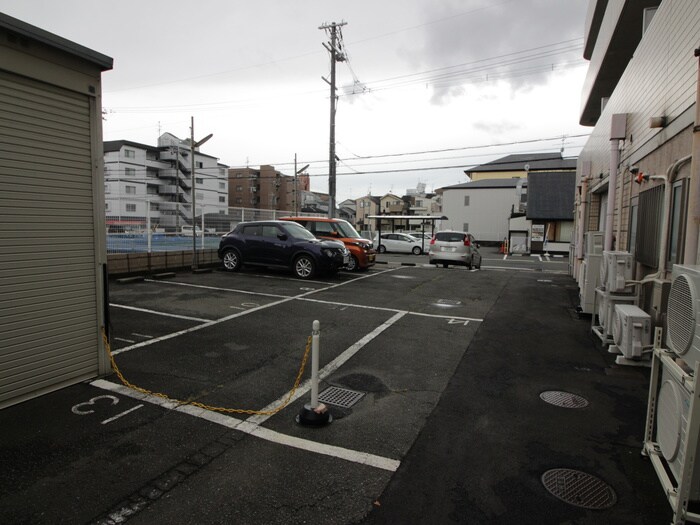 物件外観写真2　(駐車場)