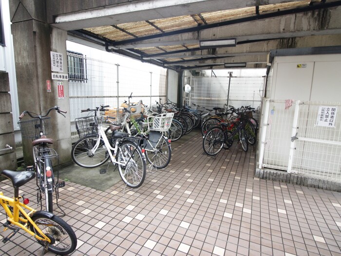 物件外観写真3　(駐輪場)