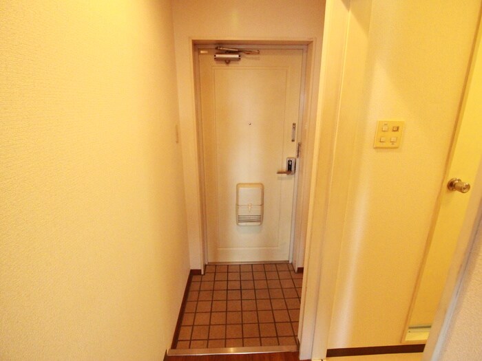物件内観写真13　(玄関)