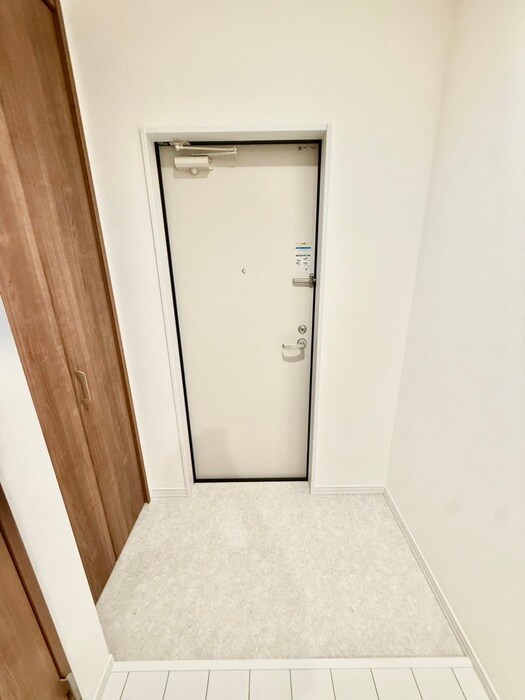 物件内観写真16　(玄関)