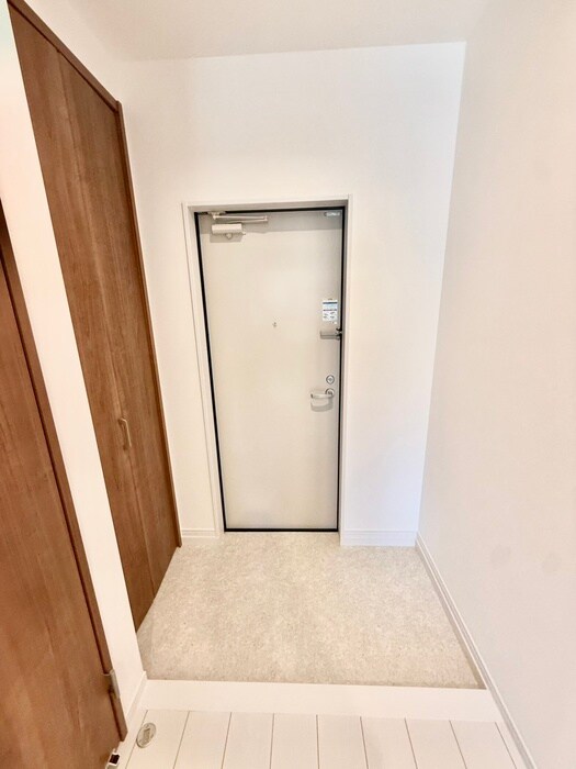 物件内観写真18　(玄関)