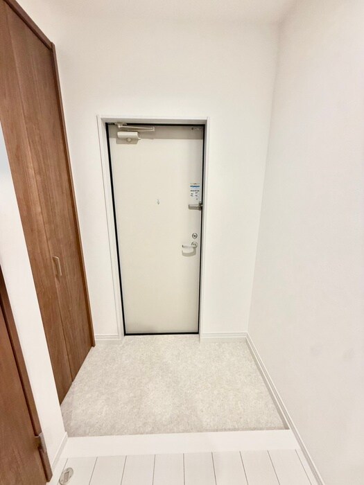 物件内観写真18　(玄関)