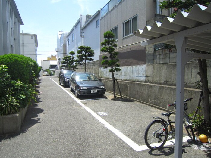 物件外観写真3　(駐車場)
