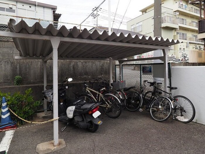 物件外観写真5　(駐輪場)