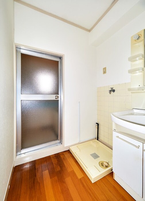 物件内観写真10　(洗濯機置場)