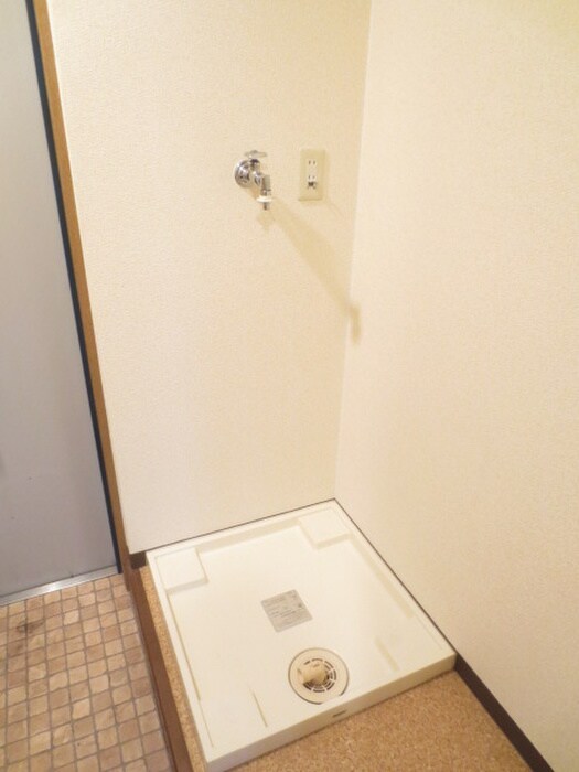 物件内観写真14　(洗濯機置場)