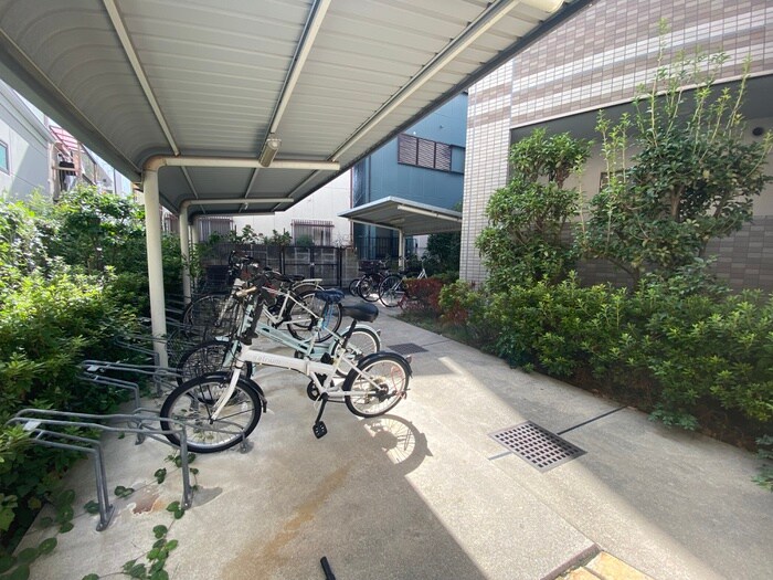 物件外観写真4　(駐輪場)