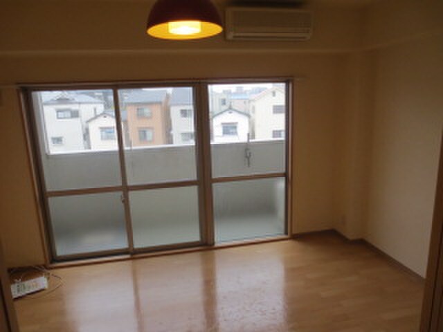 物件内観写真10　(室内からの展望)