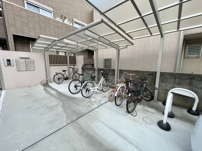 物件外観写真5　(駐輪場)