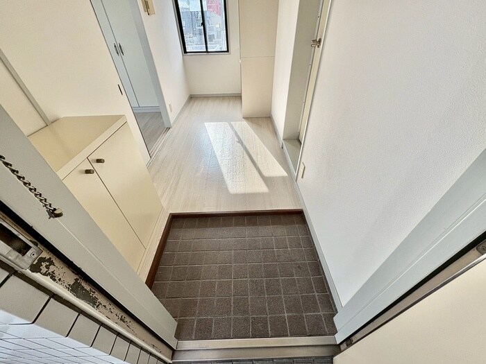 物件内観写真17　(玄関)