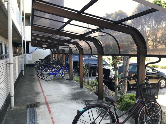物件外観写真4　(駐輪場)