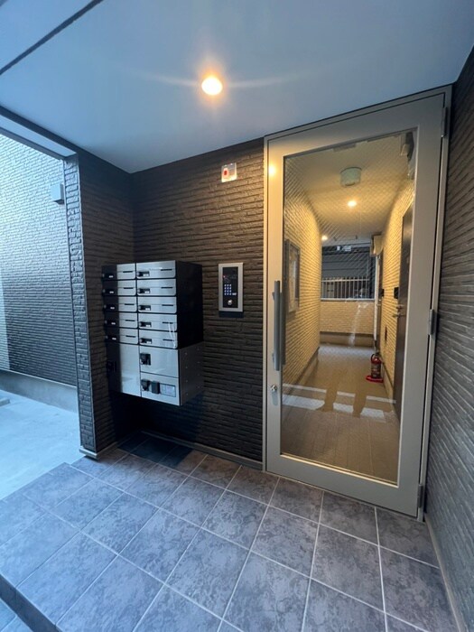 物件外観写真3　(エントランス部分)