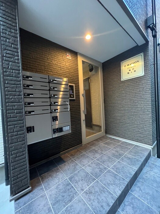 物件外観写真4　(エントランス部分)