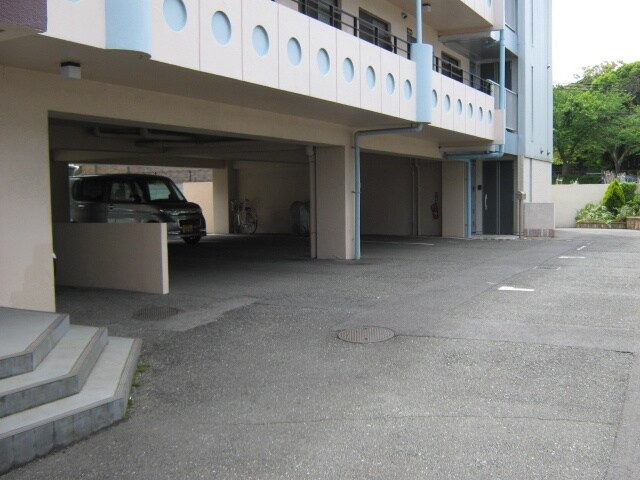 物件外観写真4　(駐車場)