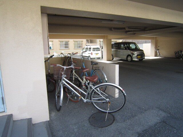 物件外観写真5　(駐輪場)