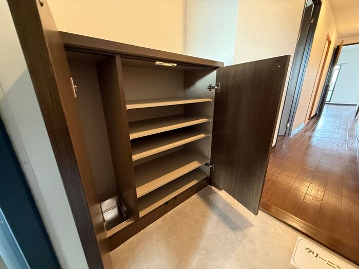 物件内観写真10　(靴箱)