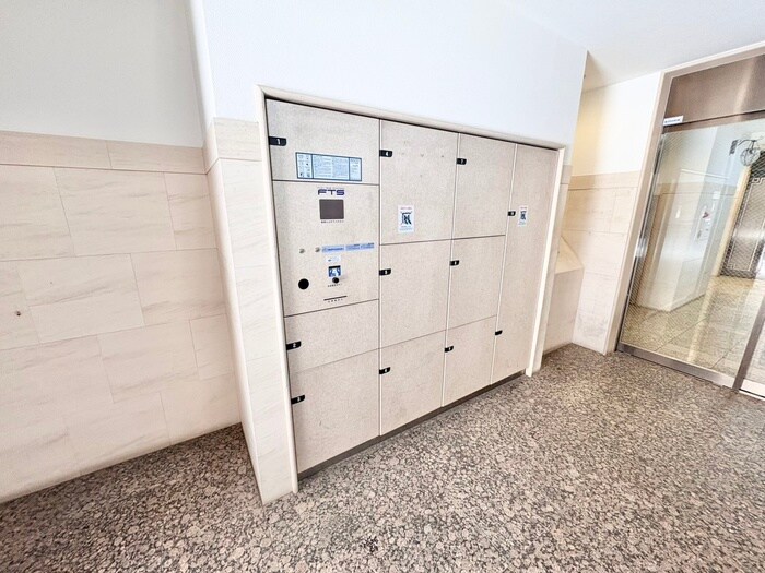 物件外観写真4　(エントランス部分)